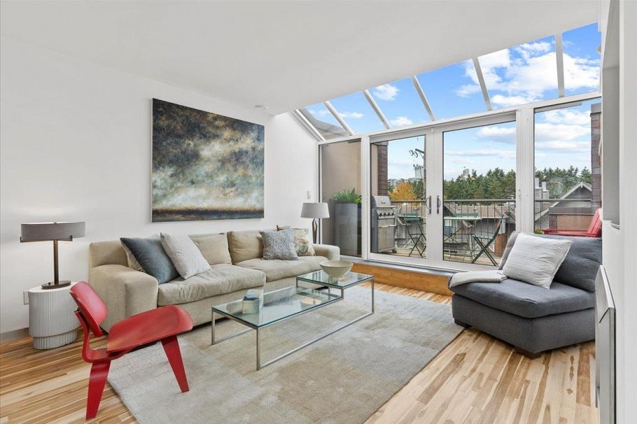 834 W 7th Avenue Vancouver, BC - 2