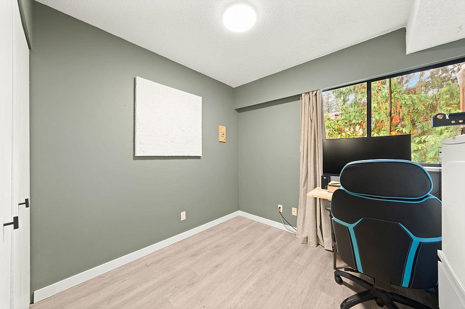 1884 Purcell Way North Vancouver, BC - 16