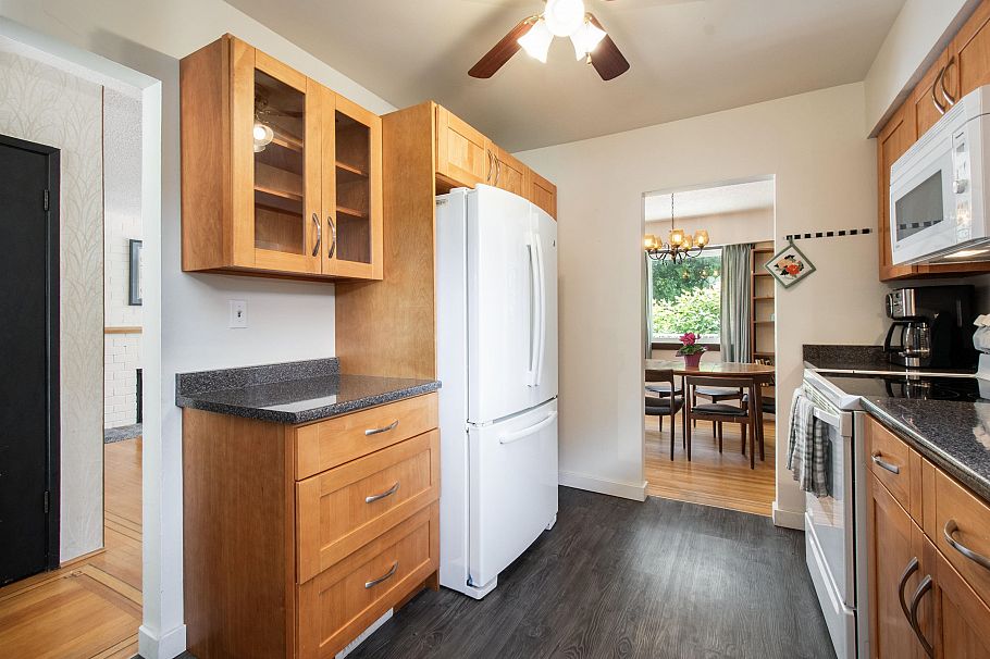 1852 Appin Road North Vancouver, BC - 10