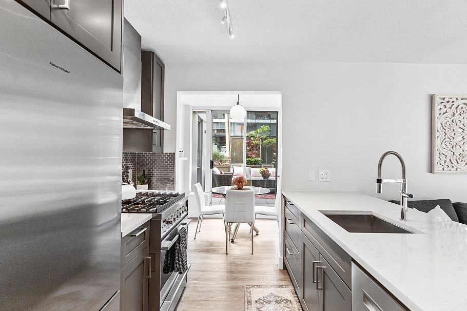 202 1001 Richards Street Vancouver, BC - 4