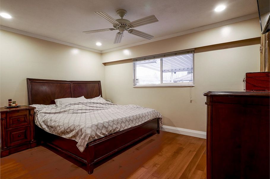 2038 E 40th Avenue Vancouver, BC - 9