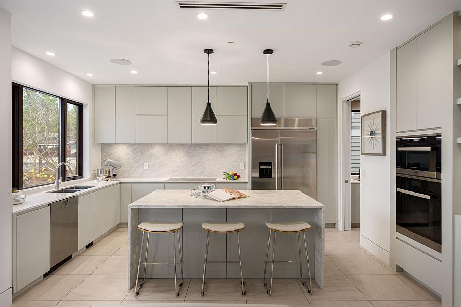 3953 W 21st Avenue Vancouver, BC - 9