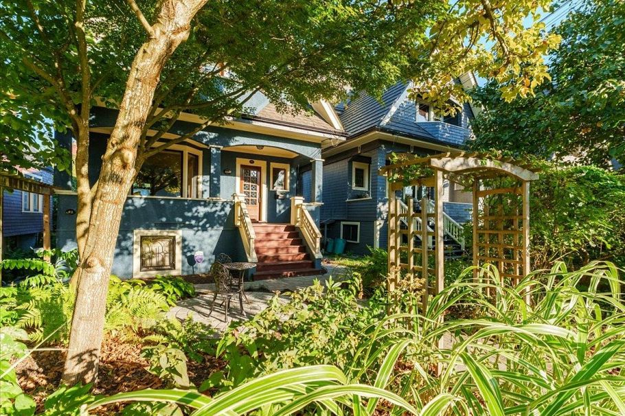 1216 Lakewood Drive Vancouver, BC - 1