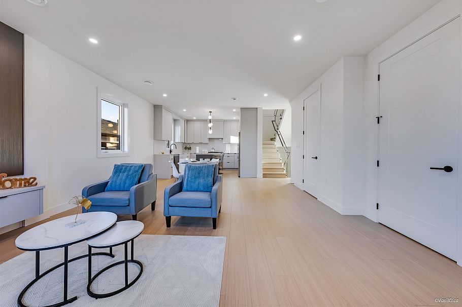 4 4211 Graveley Street Burnaby, BC - 4