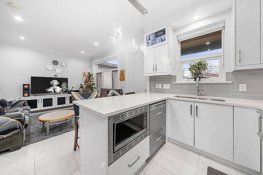 6749 Knight Street Vancouver, BC - 13