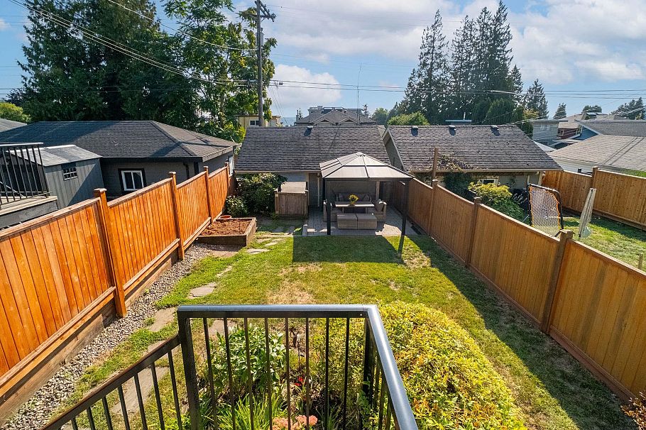 369 E 5th Street North Vancouver, BC - 40