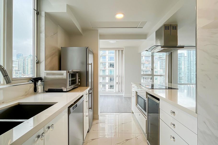 1602 1201 Marinaside Crescent Vancouver, BC - 16