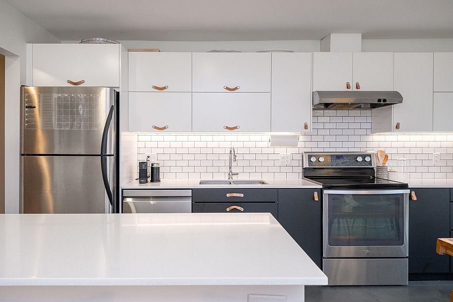 412 555 W 28 Street North Vancouver, BC - 1