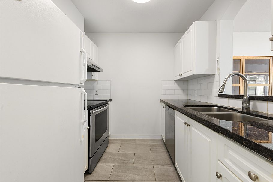 310 3638 Rae Avenue Vancouver, BC - 5