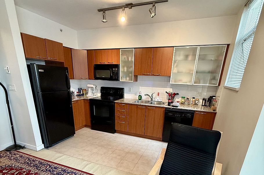 302 4028 Knight Street Vancouver, BC - 5