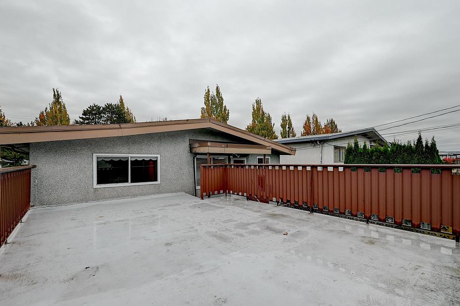 3226 E 1st Avenue Vancouver, BC - 19