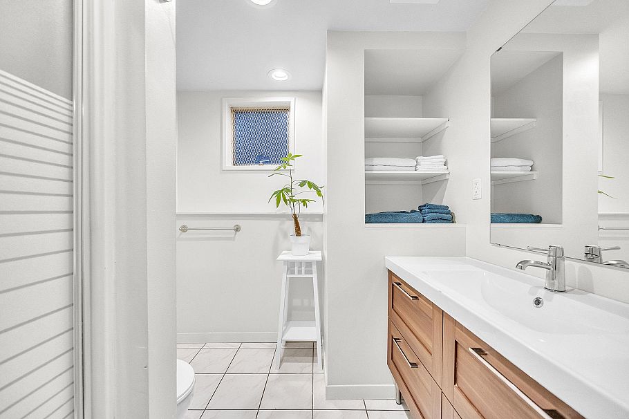 3296 Institute Road North Vancouver, BC - 23