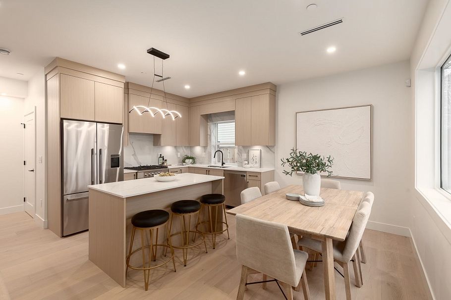 1 3508 E Pender Street Vancouver, BC - 1