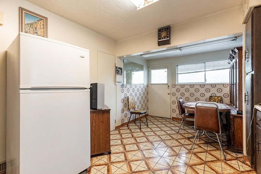 2724 Charles Street Vancouver, BC - 4