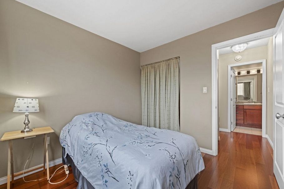 801 114 W Keith Road North Vancouver, BC - 17