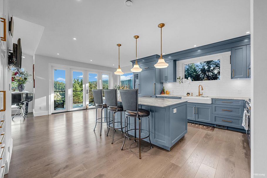 1812 Cardinal Crescent North Vancouver, BC - 8