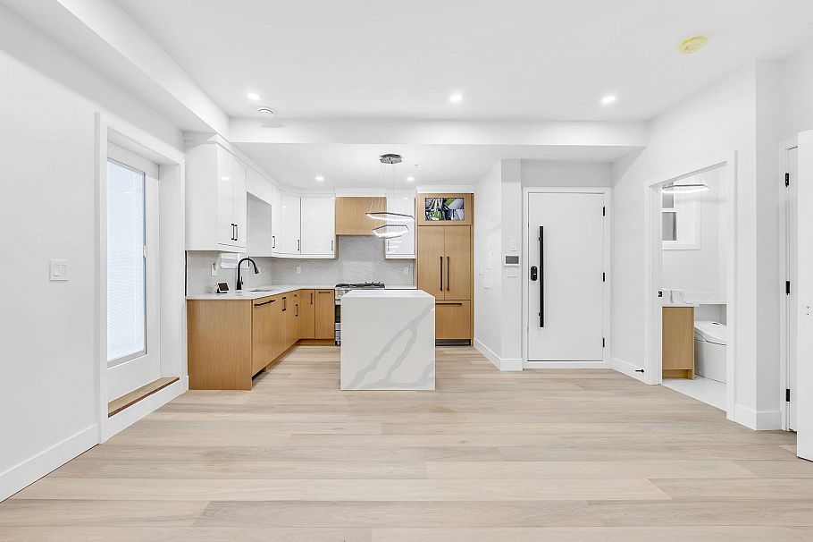 3440 E 4th Avenue Vancouver, BC - 4