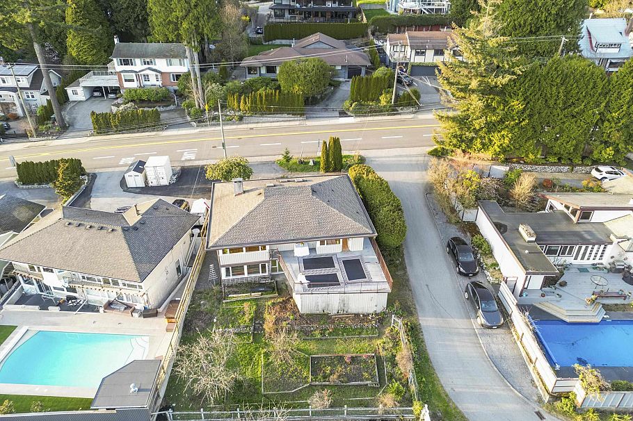 437 E 29th Street North Vancouver, BC - 4