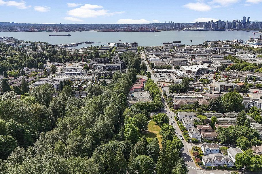 302 827 W 16 Street North Vancouver, BC - 27