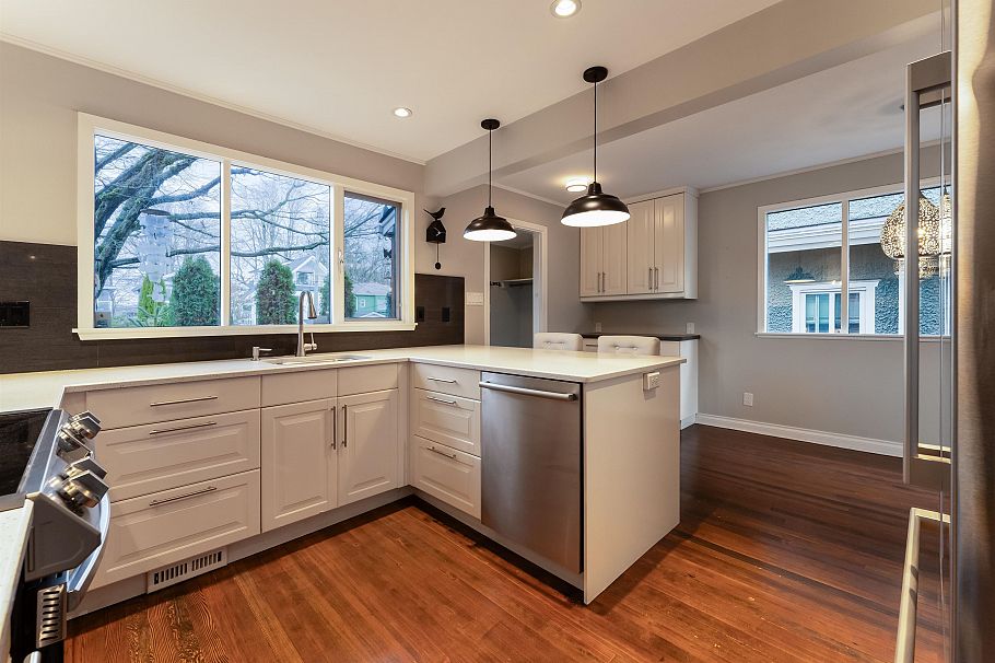 231 E 40th Avenue Vancouver, BC - 8