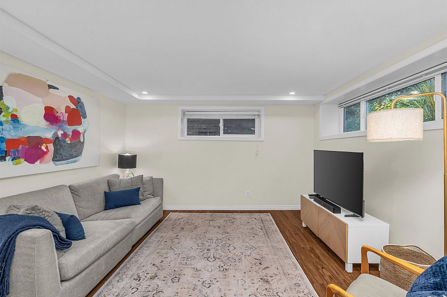 2433 Philip Avenue North Vancouver, BC - 21