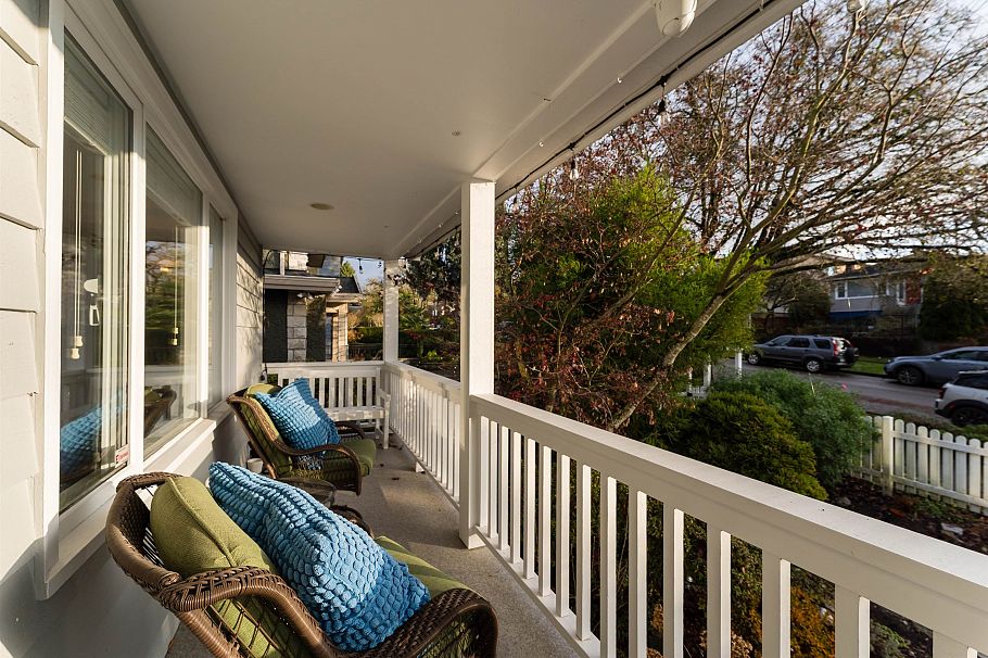 231 E 40th Avenue Vancouver, BC - 3