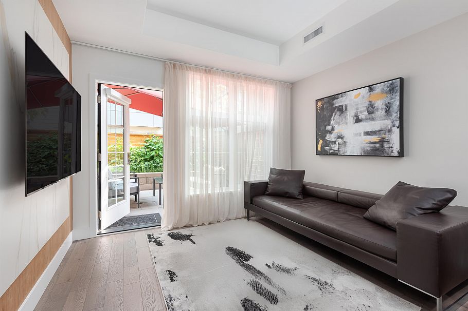 124 2070 Curling Road North Vancouver, BC - 1