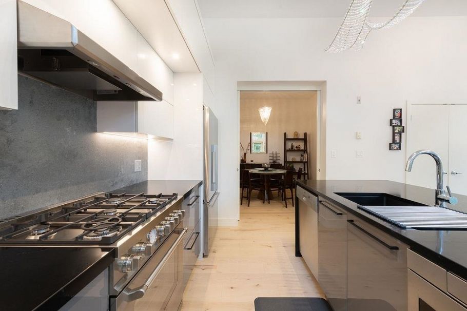 5952 Chancellor Mews Vancouver, BC - 5