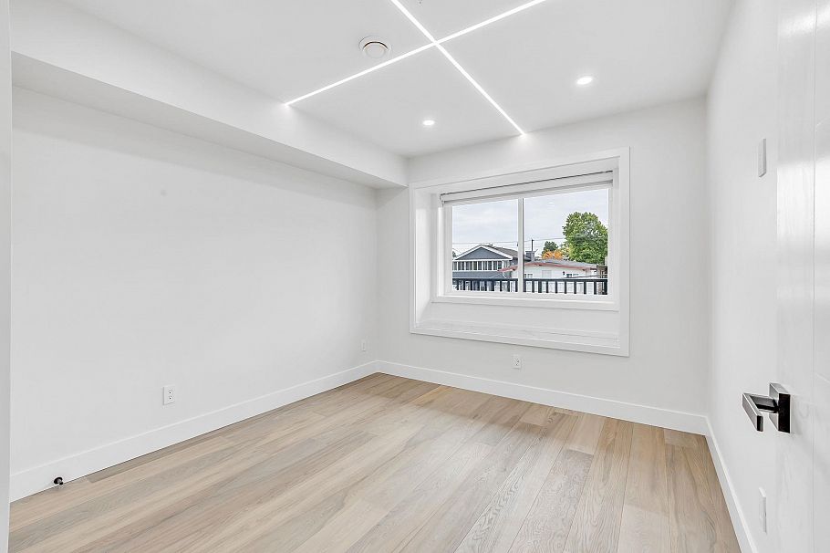 3440 E 4th Avenue Vancouver, BC - 12