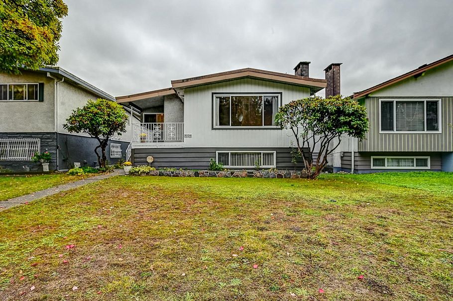 3226 E 1st Avenue Vancouver, BC - 1