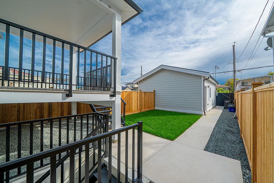 2172 E 46th Avenue Vancouver, BC - 26