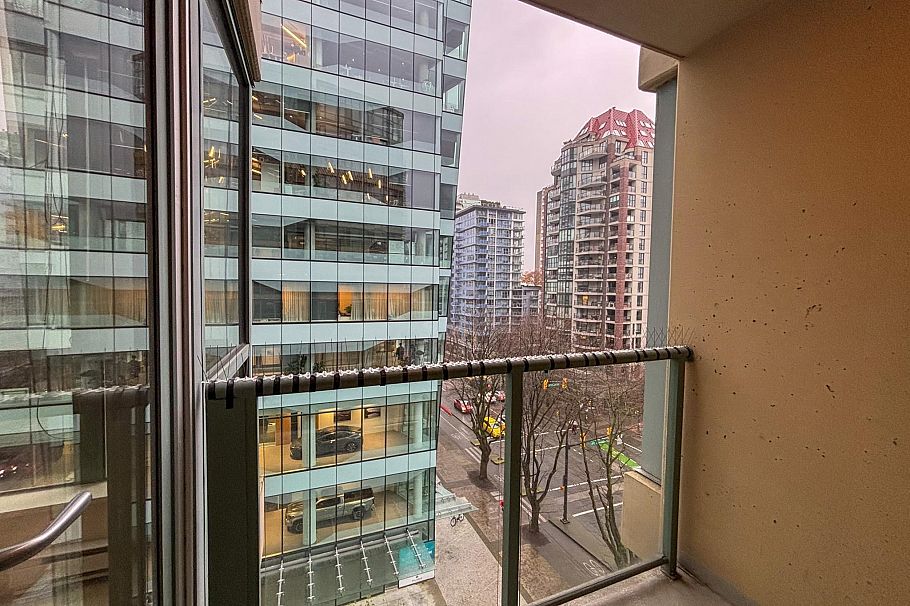 703 1238 Burrard Street Vancouver, BC - 17