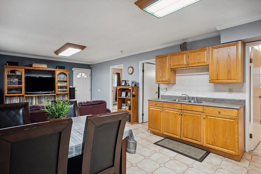 4975 Moss Street Vancouver, BC - 26