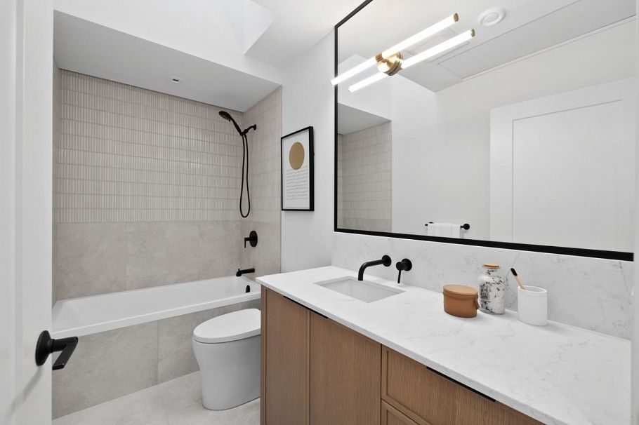 2505 W 37th Avenue Vancouver, BC - 24