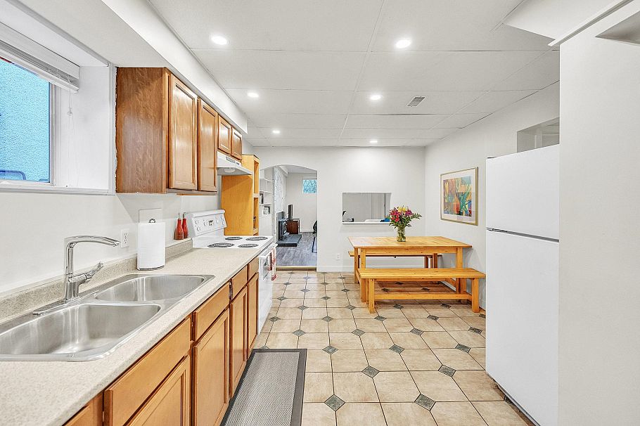 3296 Institute Road North Vancouver, BC - 16