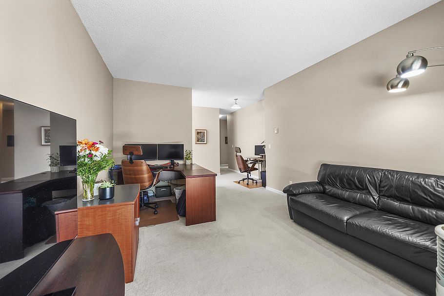 302 827 W 16 Street North Vancouver, BC - 12