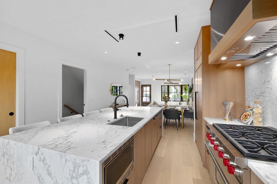 2505 W 37th Avenue Vancouver, BC - 11