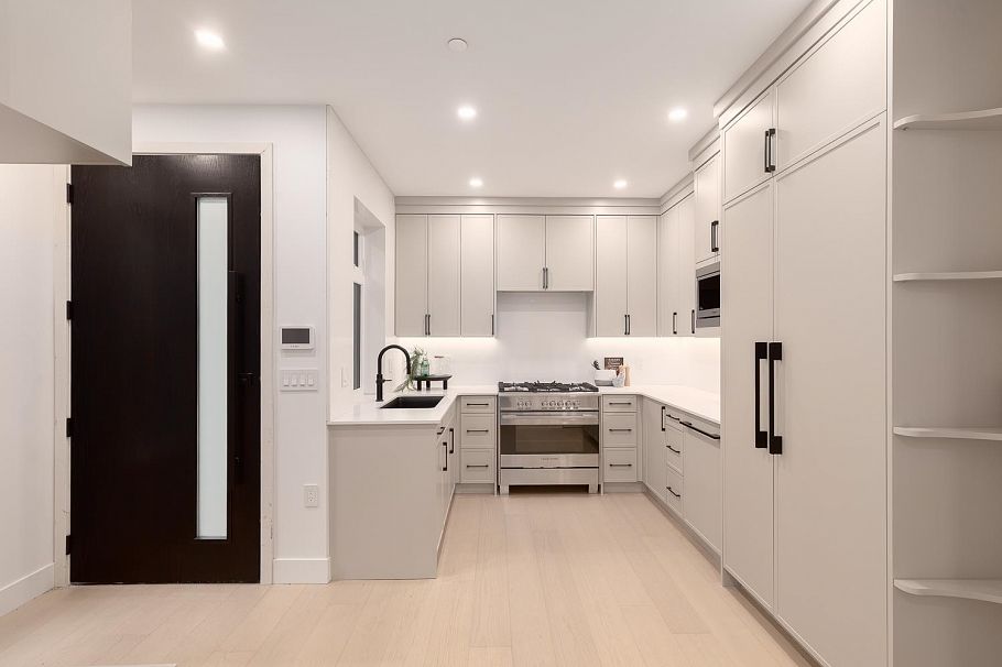 3 2976 W 13th Avenue Vancouver, BC - 4