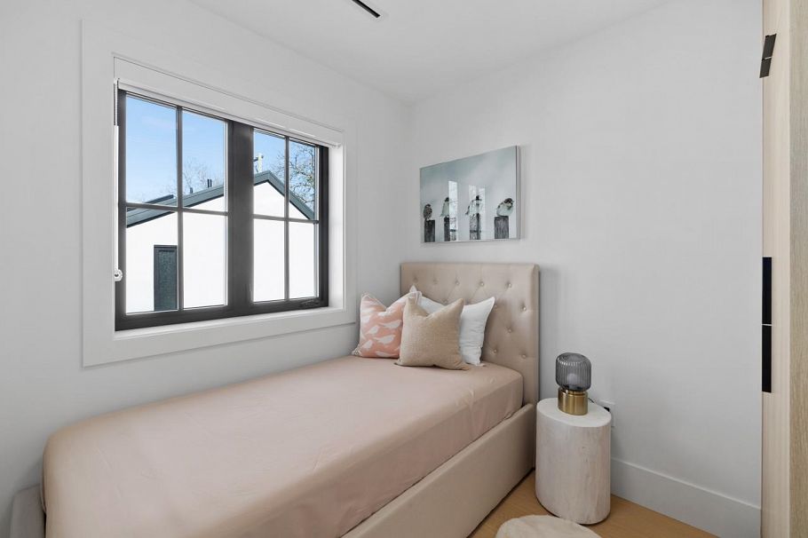 2505 W 37th Avenue Vancouver, BC - 23