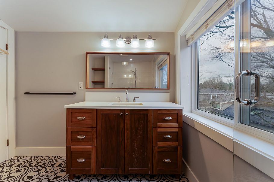 231 E 40th Avenue Vancouver, BC - 21