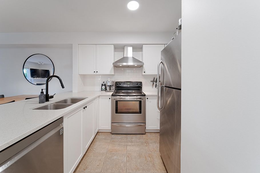 101 225 E 19th Avenue Vancouver, BC - 9