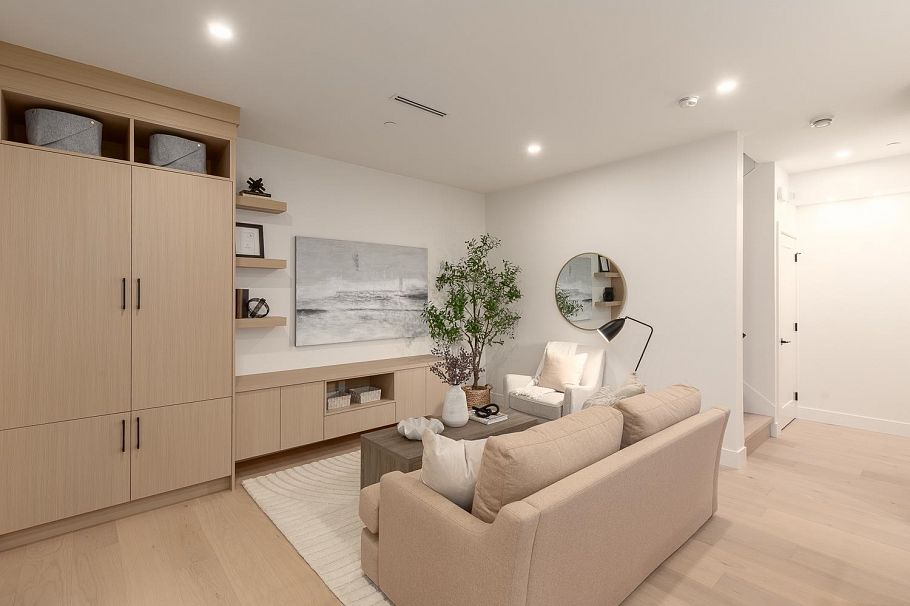 1 3508 E Pender Street Vancouver, BC - 3