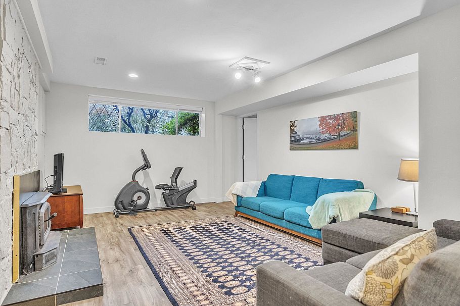 3296 Institute Road North Vancouver, BC - 19