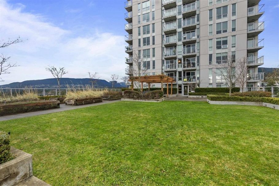 2002 135 E 17th Street North Vancouver, BC - 38