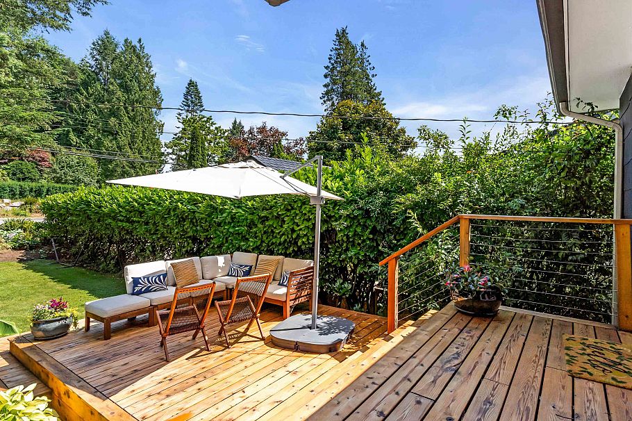 2433 Philip Avenue North Vancouver, BC - 35