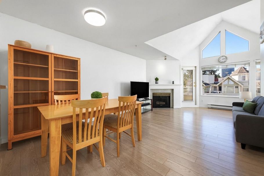 310 3638 Rae Avenue Vancouver, BC - 4