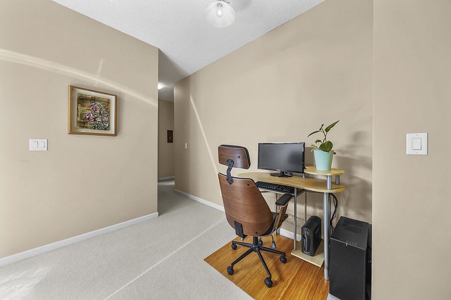 302 827 W 16 Street North Vancouver, BC - 9