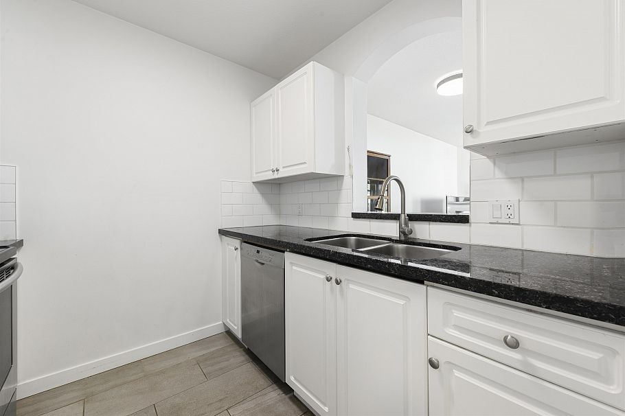 310 3638 Rae Avenue Vancouver, BC - 6