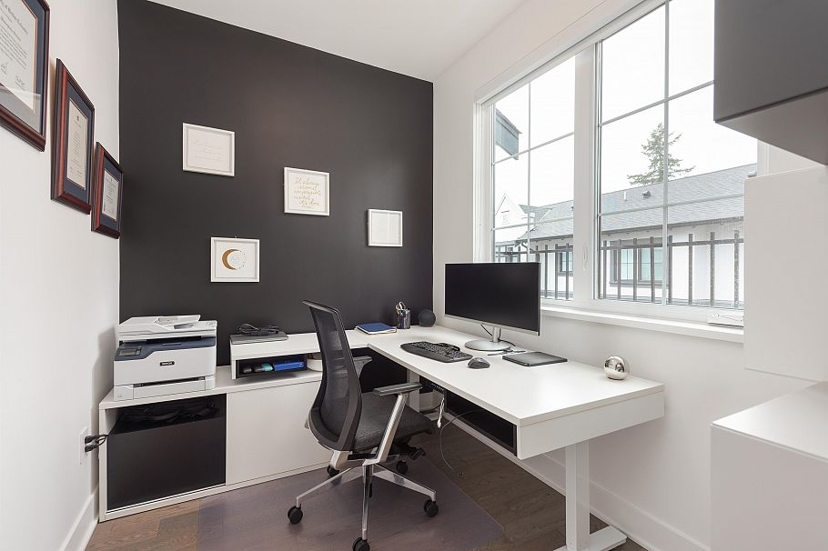 124 2070 Curling Road North Vancouver, BC - 24