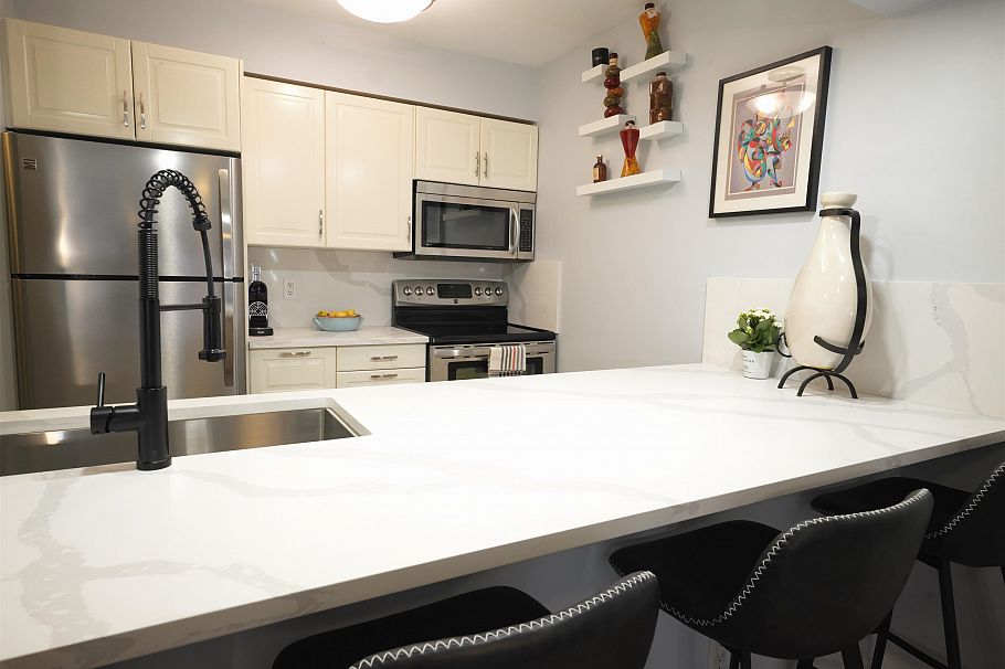 204 1550 Mariner Walk Vancouver, BC - 20